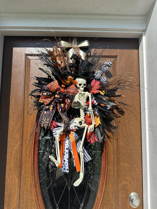 28" Lighted Skeleton Halloween Wreath